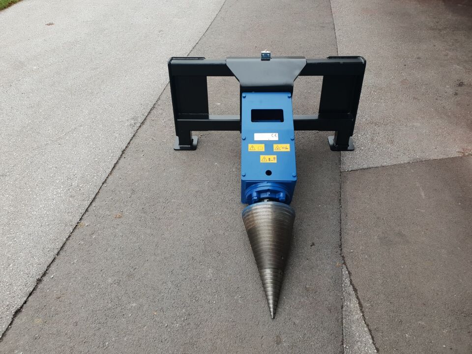 LM Model 1,100 ccm (65 kW) cone ø260x500mm with euro hitch for tractor or loader