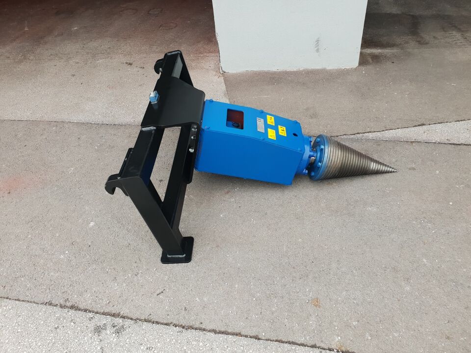 LM Model 1,100 ccm (65 kW) cone ø260x500mm with euro hitch for tractor or loader