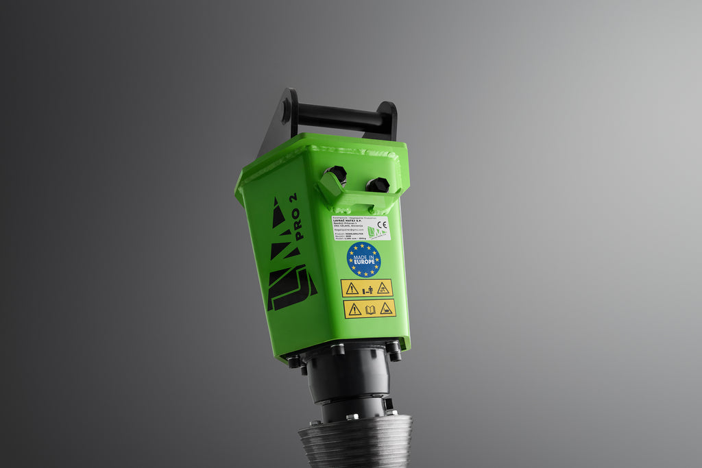 Model PRO2 1,100 ccm (65kW) cone ø260x500 mm with euro hitch for tractor or loader