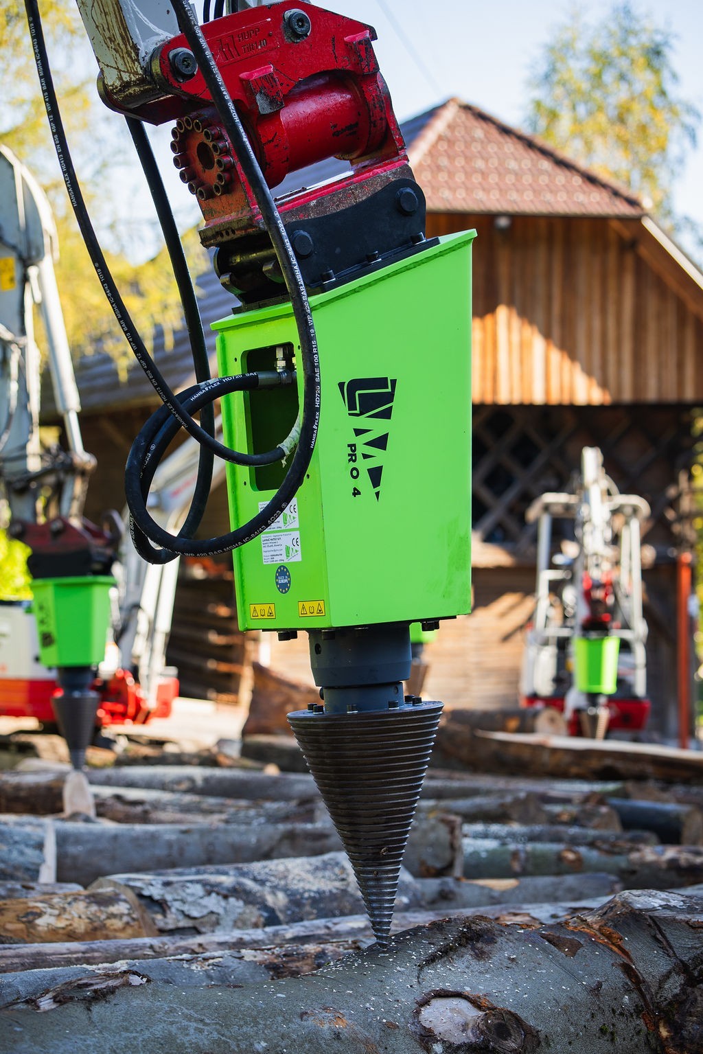 Model PRO4R 1,100 ccm (65kW) with reducer and piston hydraulic motor kegel ø350x600 mm