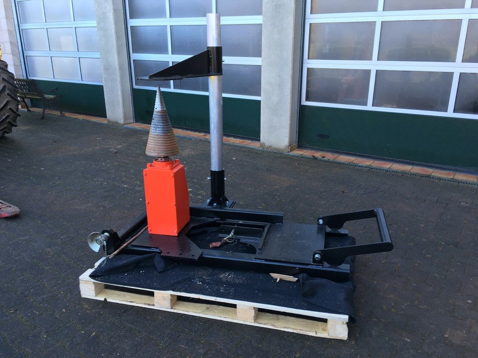 LM Model 800 ccm (45 kW) cone ø200x400 mm for forestry trailer with console